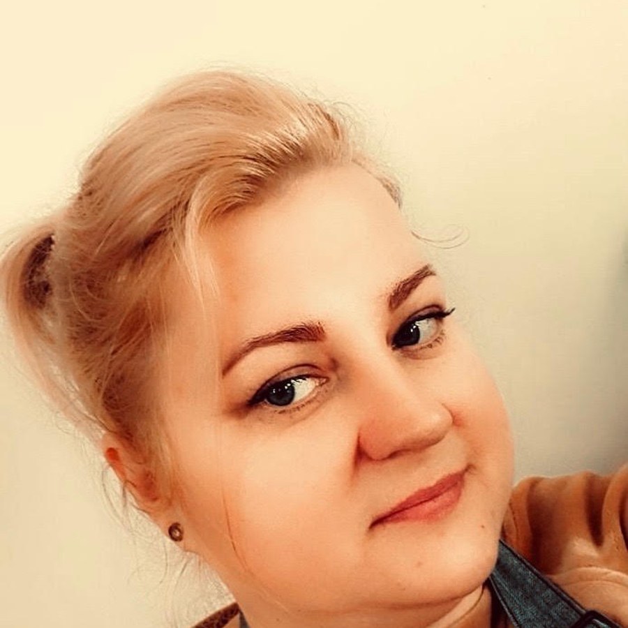 Iza, fryzjerka w salonie Vis-à-Vis
